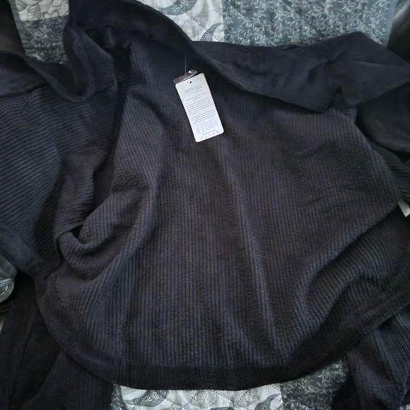 Shacket - Picture 3 of 4